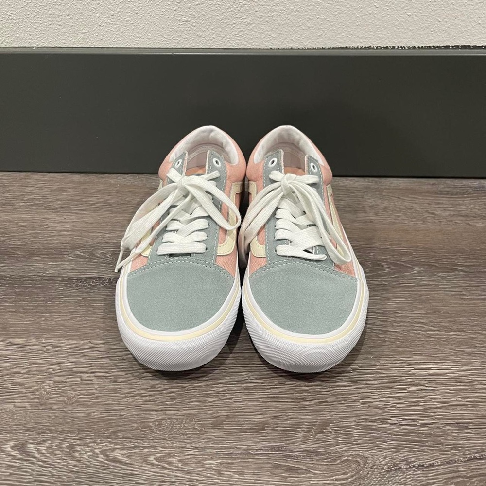 Vans - Picture 3 of 4
